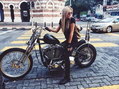 Video: Babes & Bikes I Love Harley Davidson Bikes