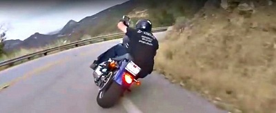 best-harley-davidson-knee-dragging-action-youll-see-this-year