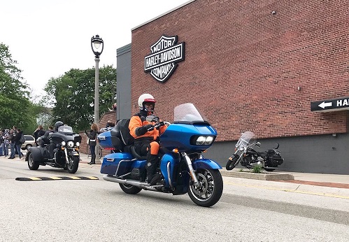 NASCAR Legend Kyle Petty Rides for Charity