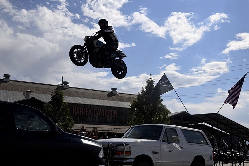 Death-Defying Stuntman Keeps Spirit of Evel Knievel Alive