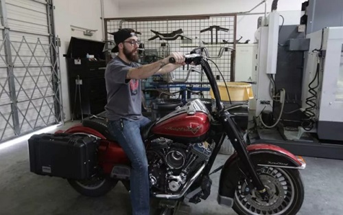 Harley-Davidson Road King Scrambler