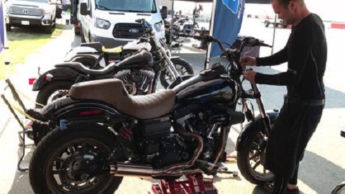 Harley-Davidson Dynas Invade Sportbike Trackday